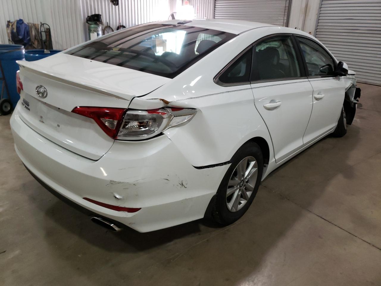 Photo 4 from auction – 2015 HYUNDAI SONATA SE with VIN 5NPE24AF3FH056701