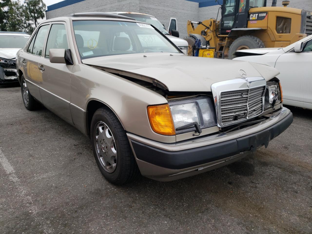 MERCEDES-BENZ 400 E 1993 with VIN WDBEA34E2PB927511 - Photo from auction
