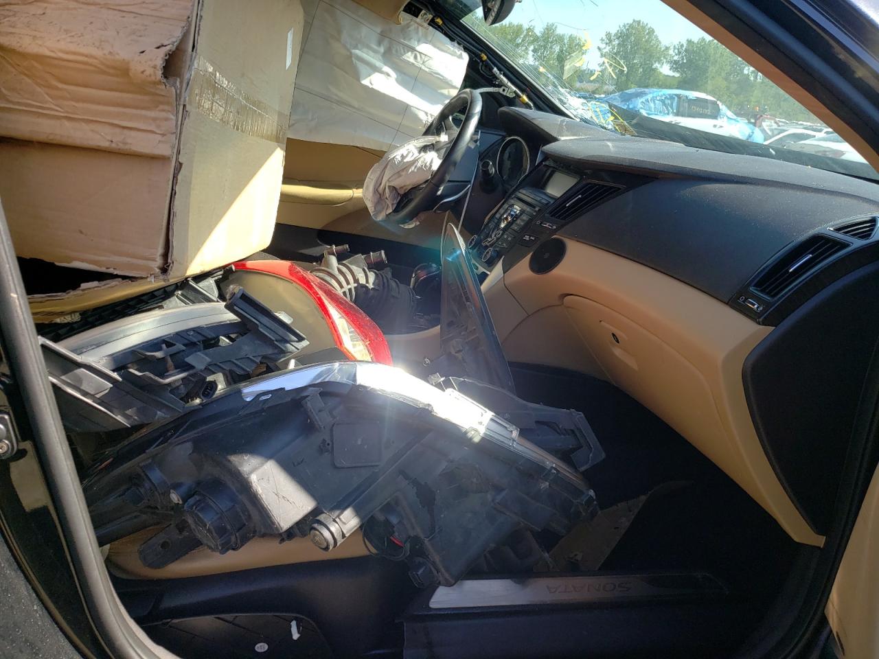 Photo 5 from auction – 2011 HYUNDAI SONATA SE with VIN 5NPEC4AB0BH236027