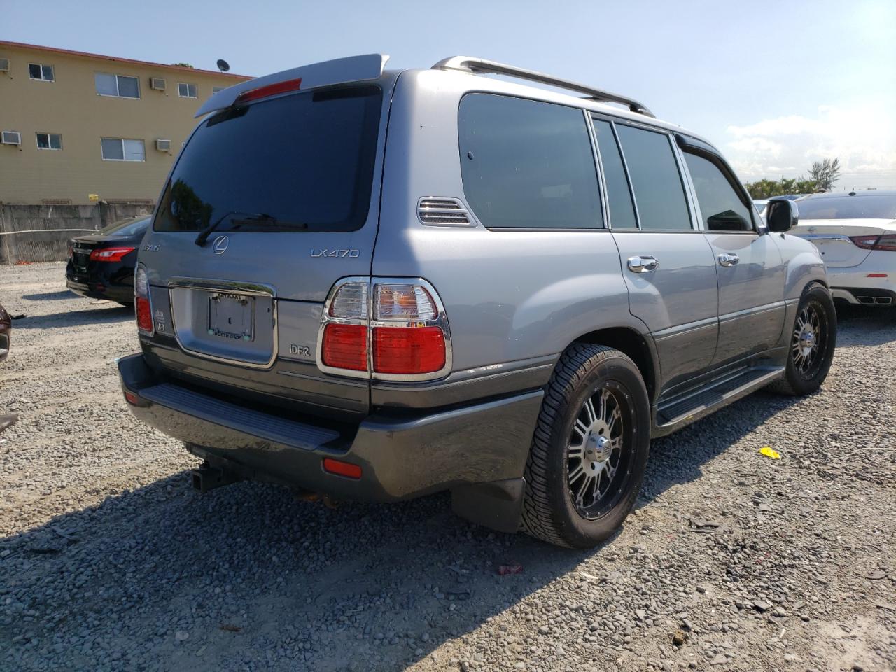 Фото 4 с аукциона – 2002 LEXUS LX 470 с VIN JTJHT00W023512306
