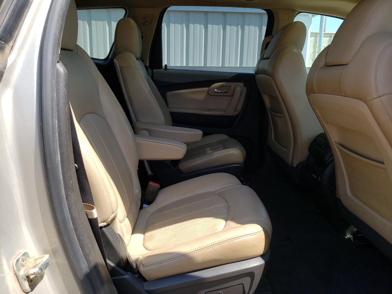 Photo 6 from auction – 2011 CHEVROLET TRAVERSE L with VIN 1GNKVLED2BJ343226