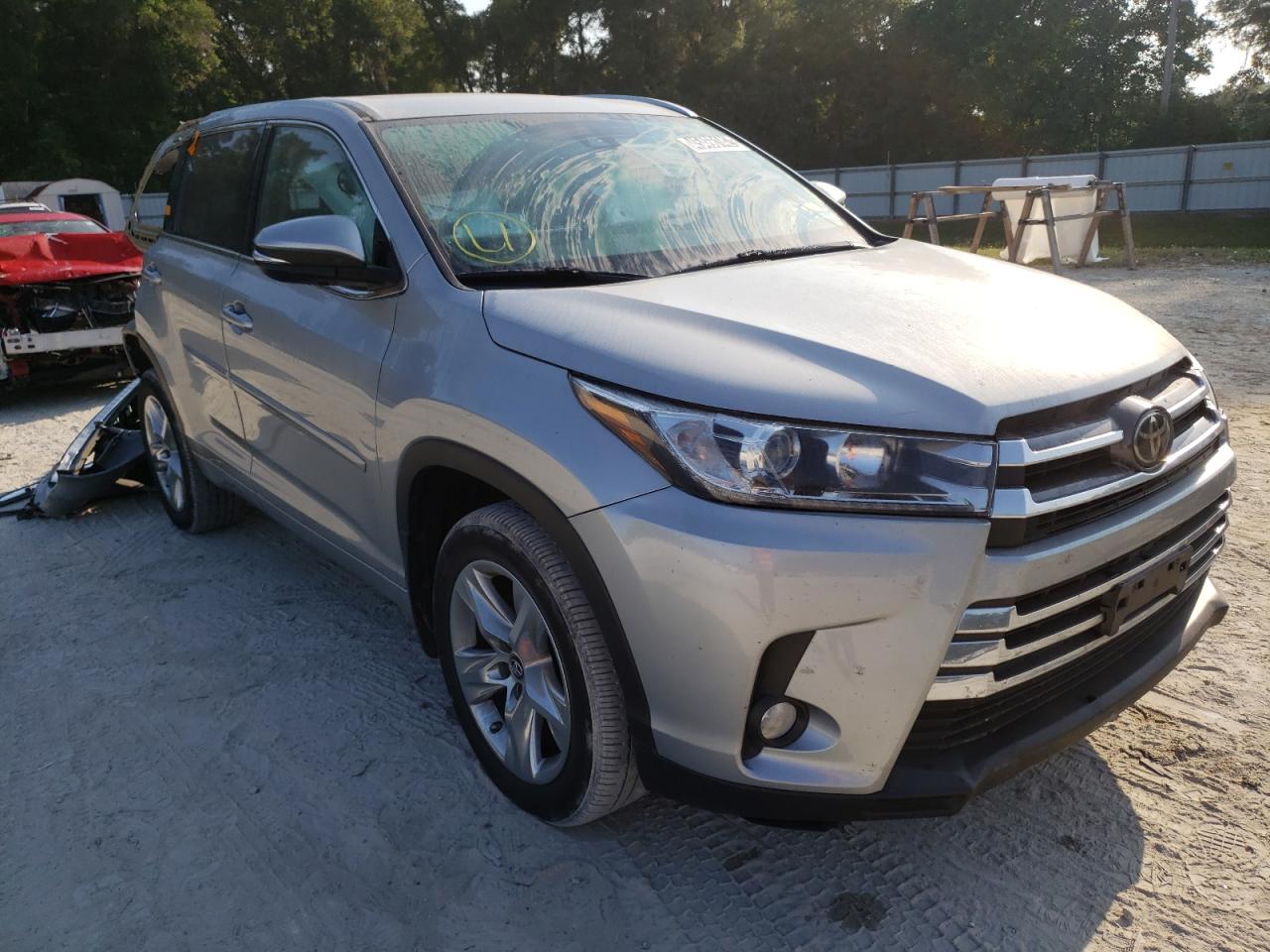 TOYOTA HIGHLANDER 2018 with VIN 5TDDZRFH6JS806092 - Photo from auction