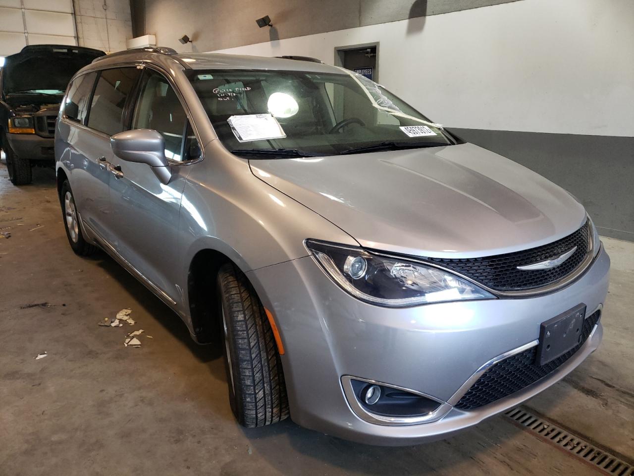 CHRYSLER PACIFICA T 2017 with VIN 2C4RC1EGXHR512053 - Photo from auction