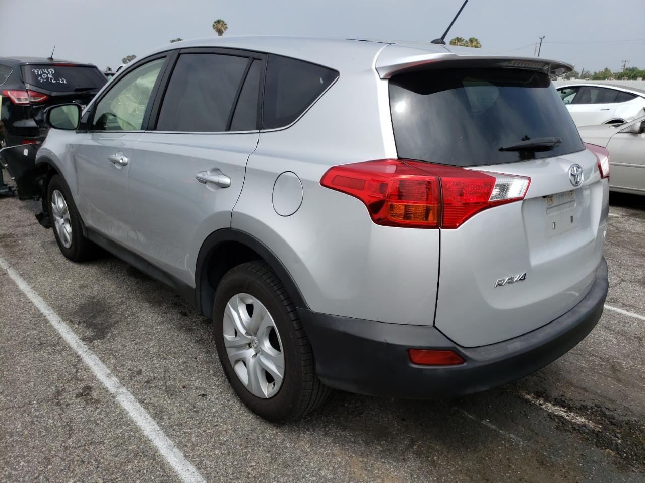 Photo 3 from auction – 2015 TOYOTA RAV4 LE with VIN JTMZFREV8FJ033202