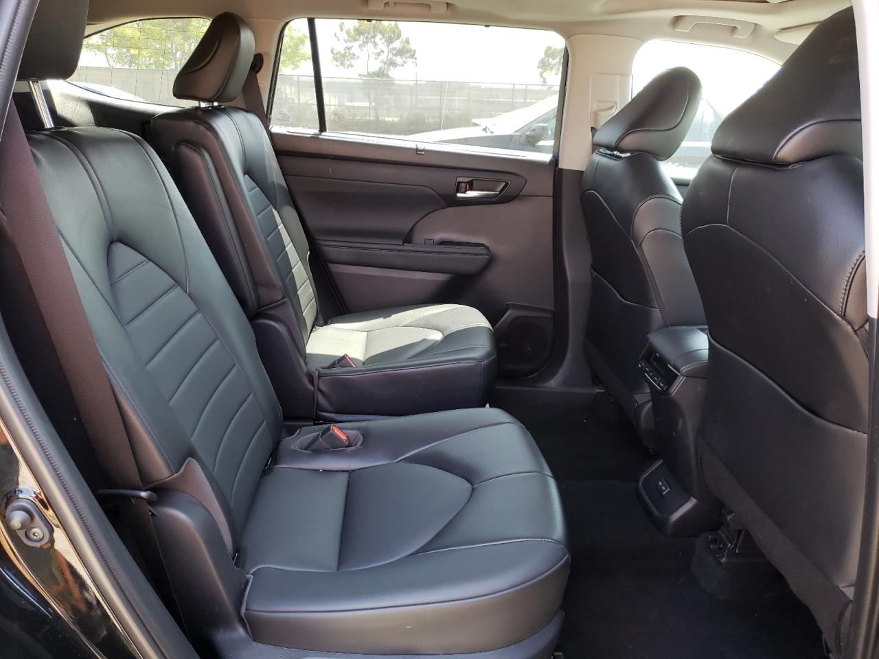 Photo 6 from auction – 2022 TOYOTA HIGHLANDER with VIN 5TDGZRAH5NS544009