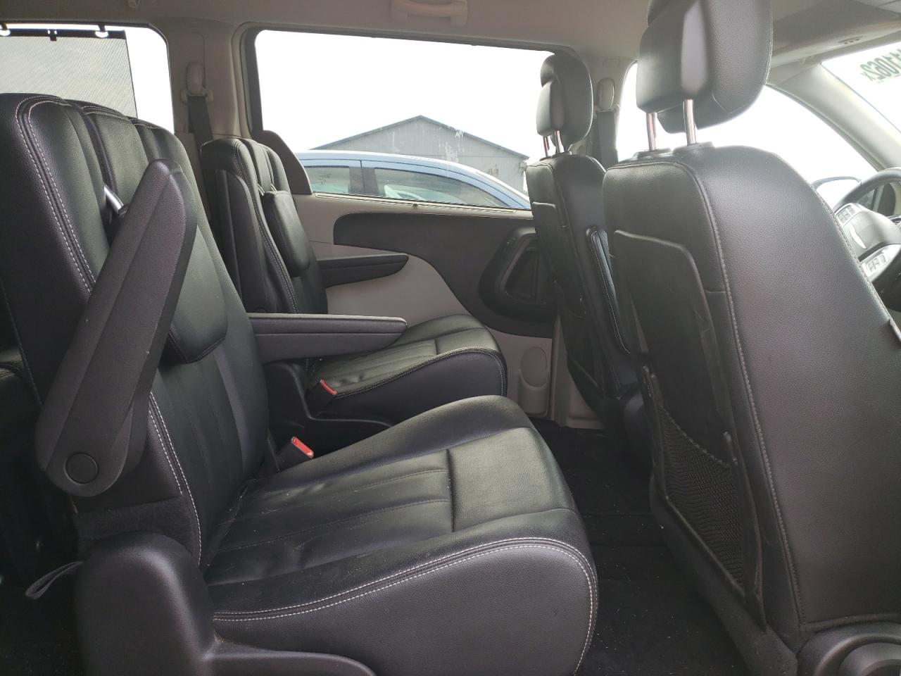 Photo 6 from auction – 2016 CHRYSLER TOWN & COU with VIN 2C4RC1BG6GR207832