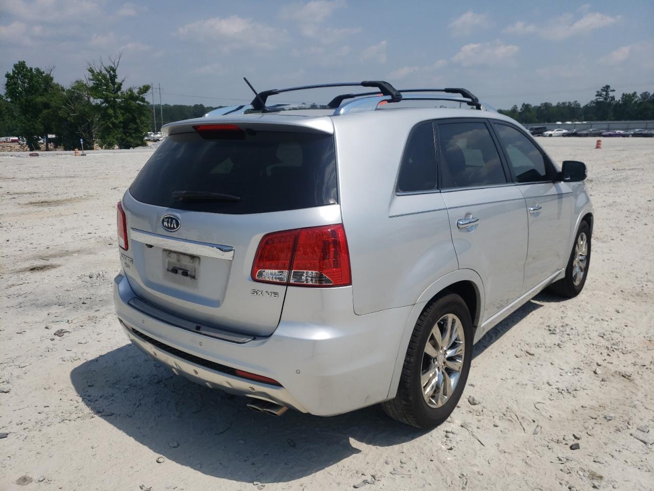 Photo 4 from auction – 2012 KIA SORENTO SX with VIN 5XYKW4A26CG232809
