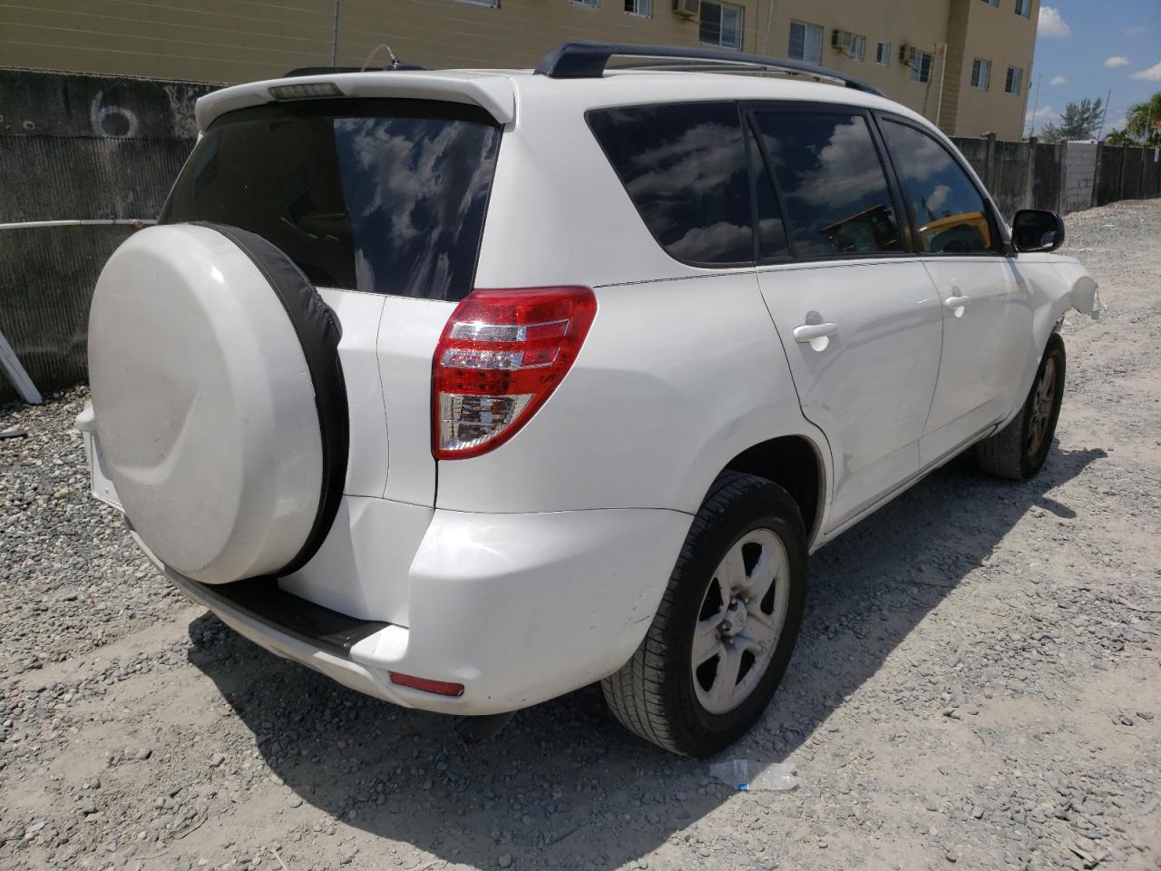 Foto 4 de la subasta – 2011 TOYOTA RAV4 con VIN 2T3ZF4DV1BW053744