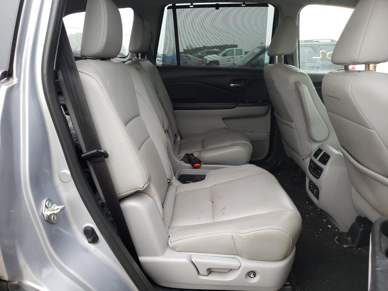 Photo 6 from auction – 2017 HONDA PILOT ELIT with VIN 5FNYF6H03HB039770