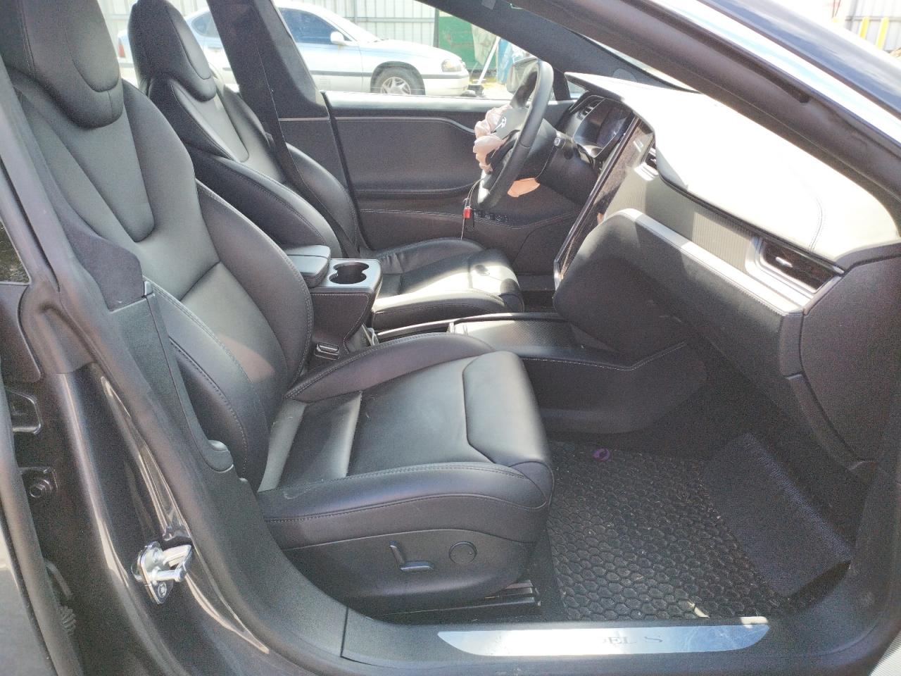 Photo 5 from auction – 2018 TESLA MODEL S with VIN 5YJSA1E26JF269726