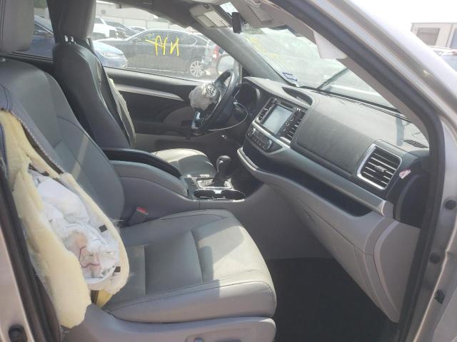 Photo 5 from auction – 2017 TOYOTA HIGHLANDER with VIN 5TDJGRFH8HS030759