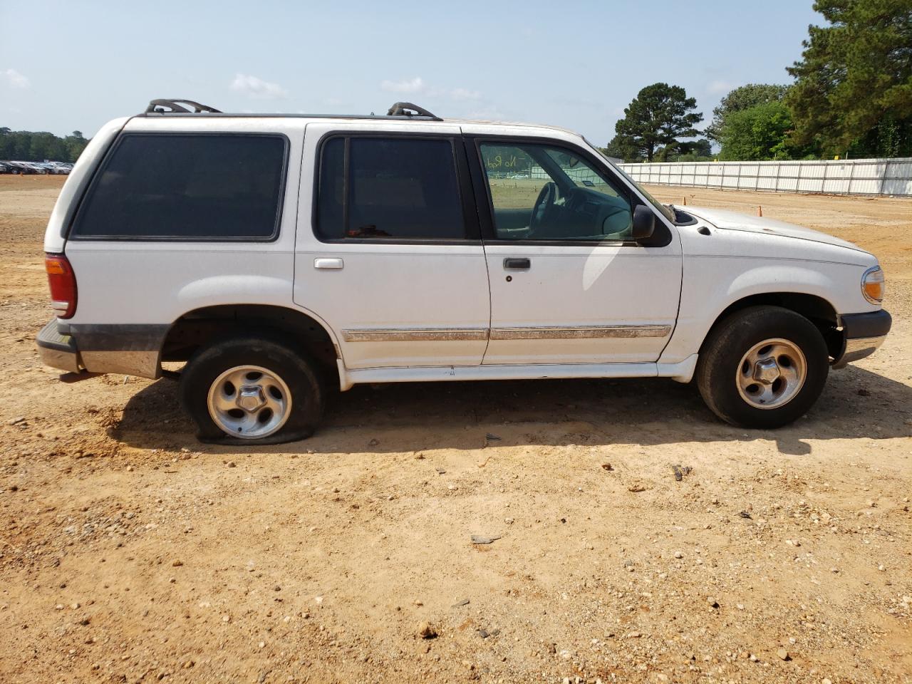 Photo 9 from auction – 2001 FORD EXPLORER X with VIN 1FMZU63E41ZA29354