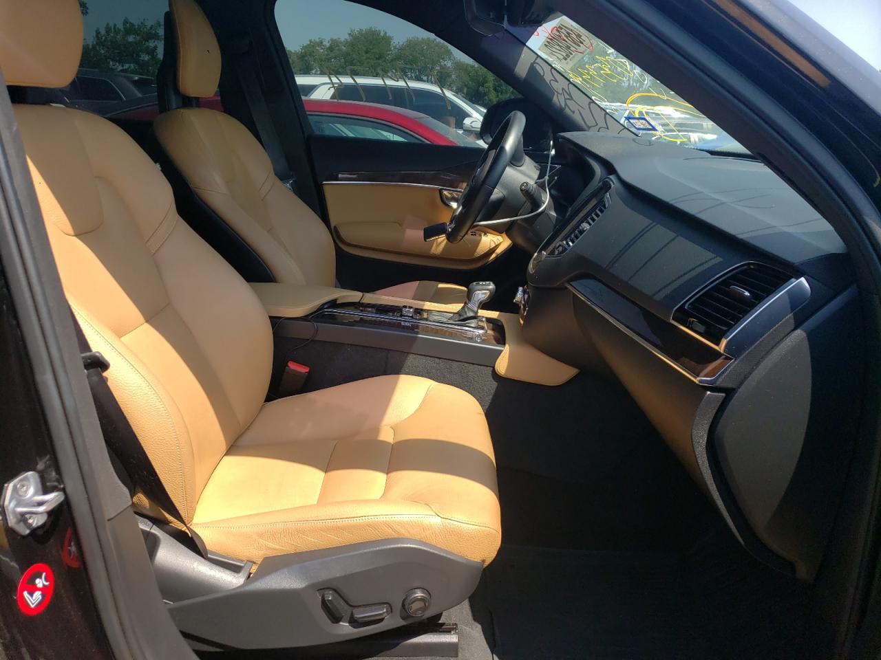 Photo 5 from auction – 2016 VOLVO XC90 T6 with VIN YV4A22PKXG1035339