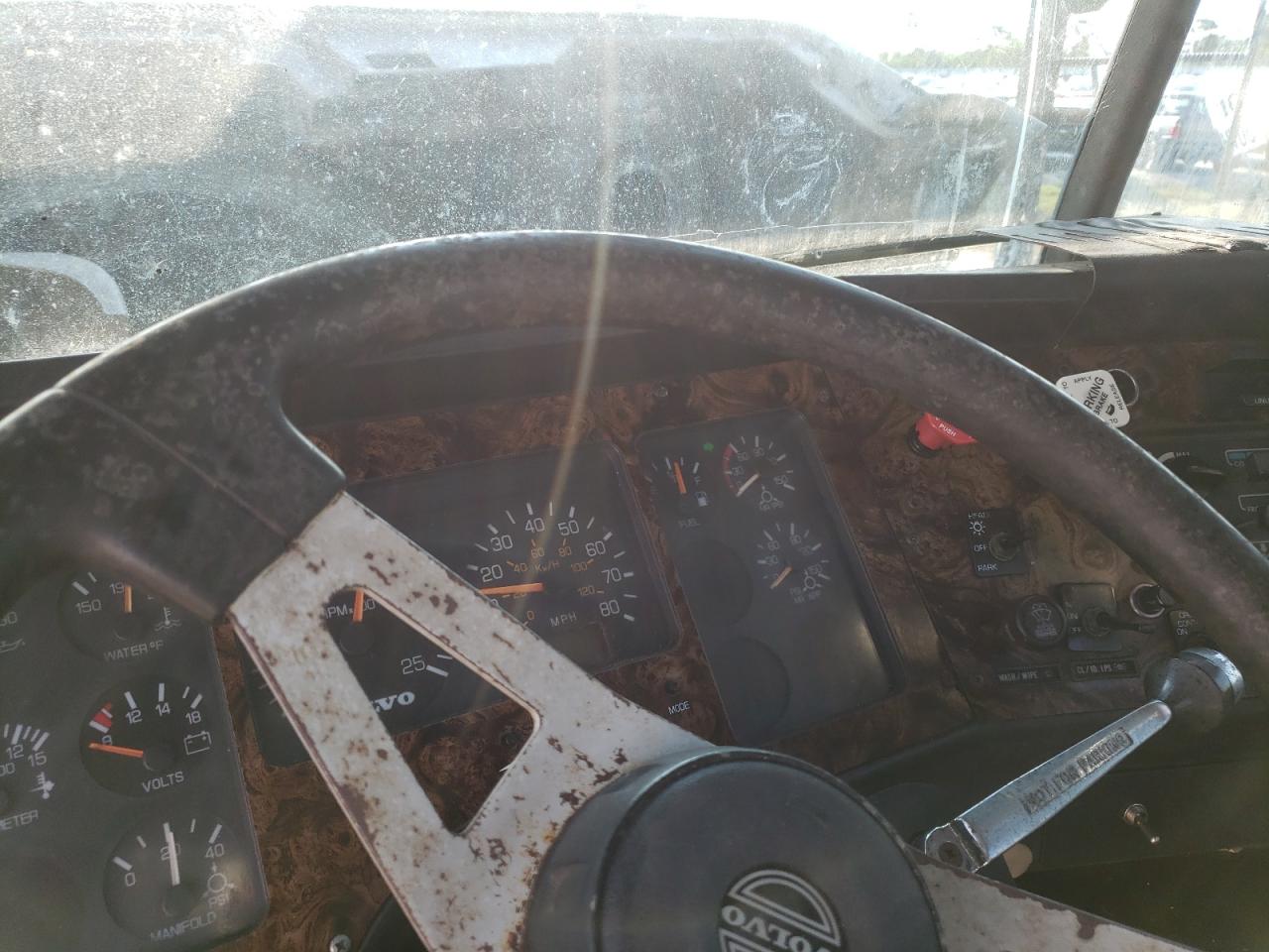Photo 8 from auction – 1996 VOLVO CONVENTION with VIN 4V5PCBPF0TR719020