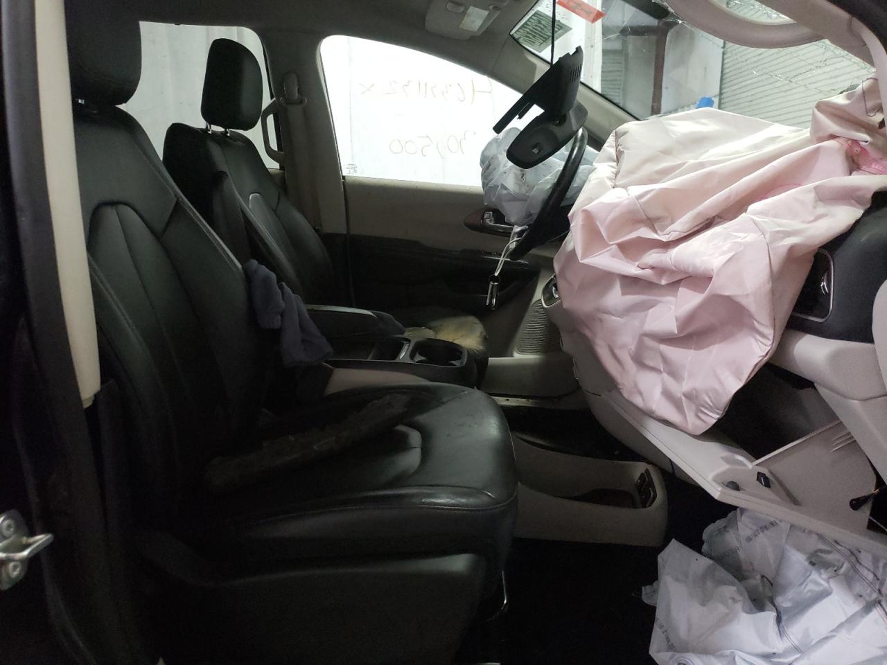 Photo 5 from auction – 2019 CHRYSLER PACIFICA T with VIN 2C4RC1BG1KR589017