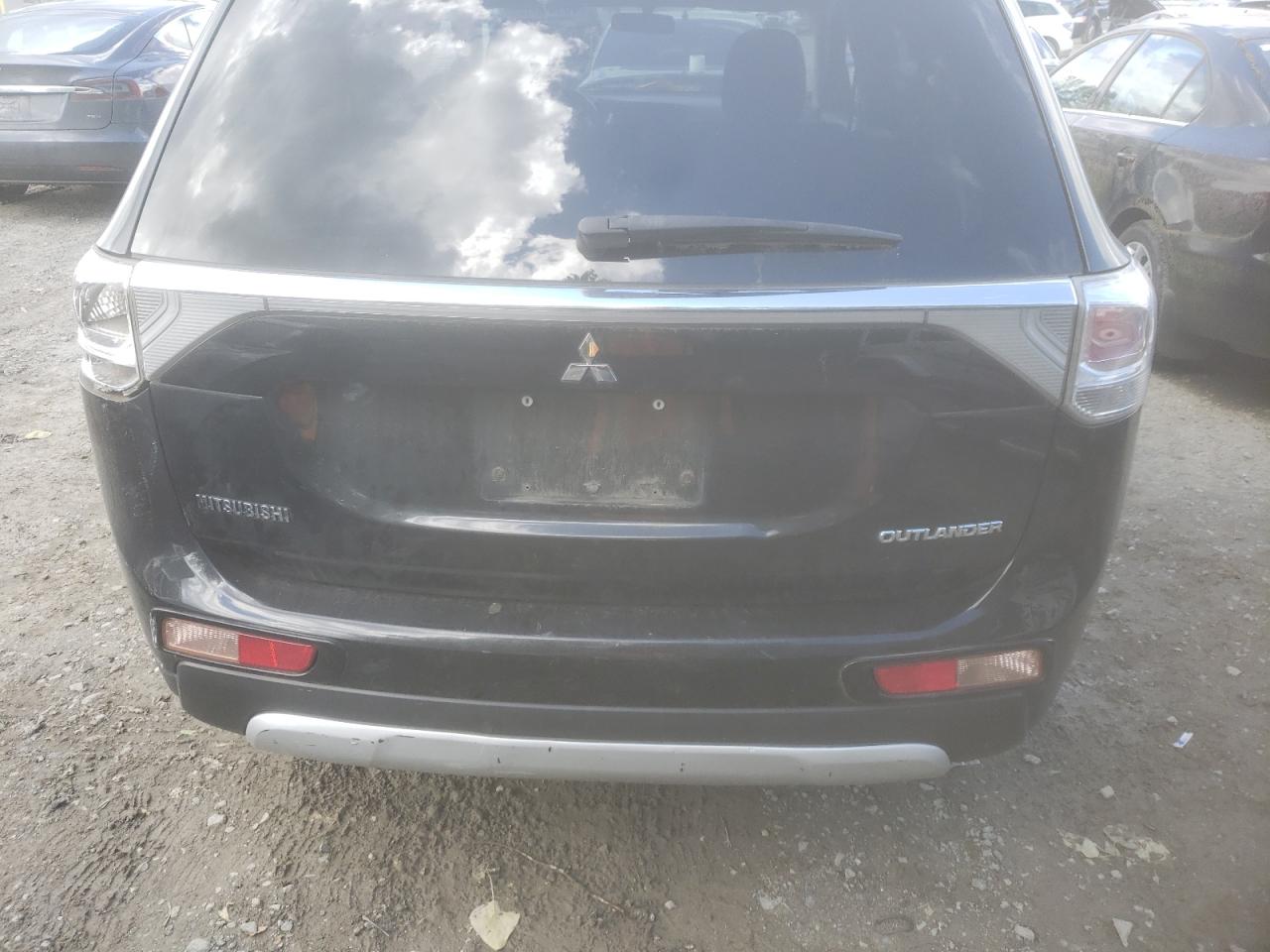 Photo 9 from auction – 2015 MITSUBISHI OUTLANDER with VIN JA4AD2A38FZ012943