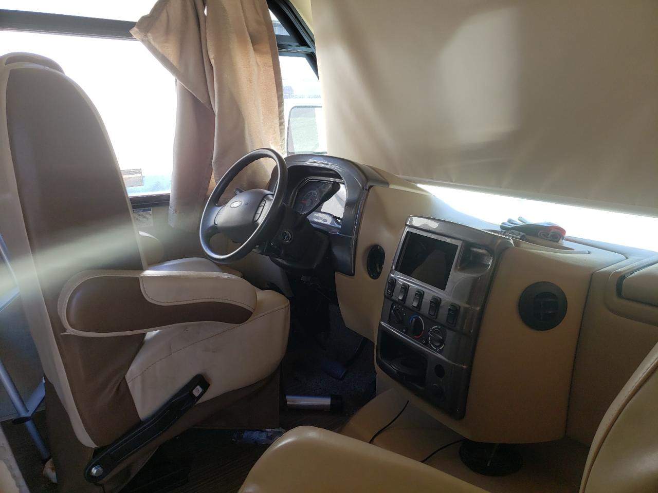 Photo 5 from auction – 2018 FORD ECONOLINE with VIN 1FC4E4KS6HDC39680