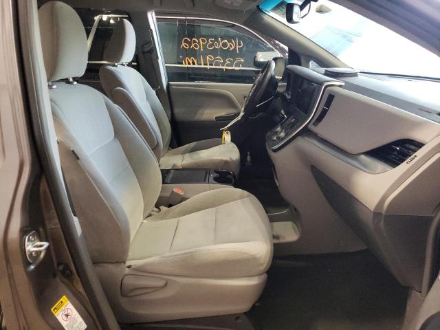 Photo 5 from auction – 2017 TOYOTA SIENNA LE with VIN 5TDKZ3DC7HS797215