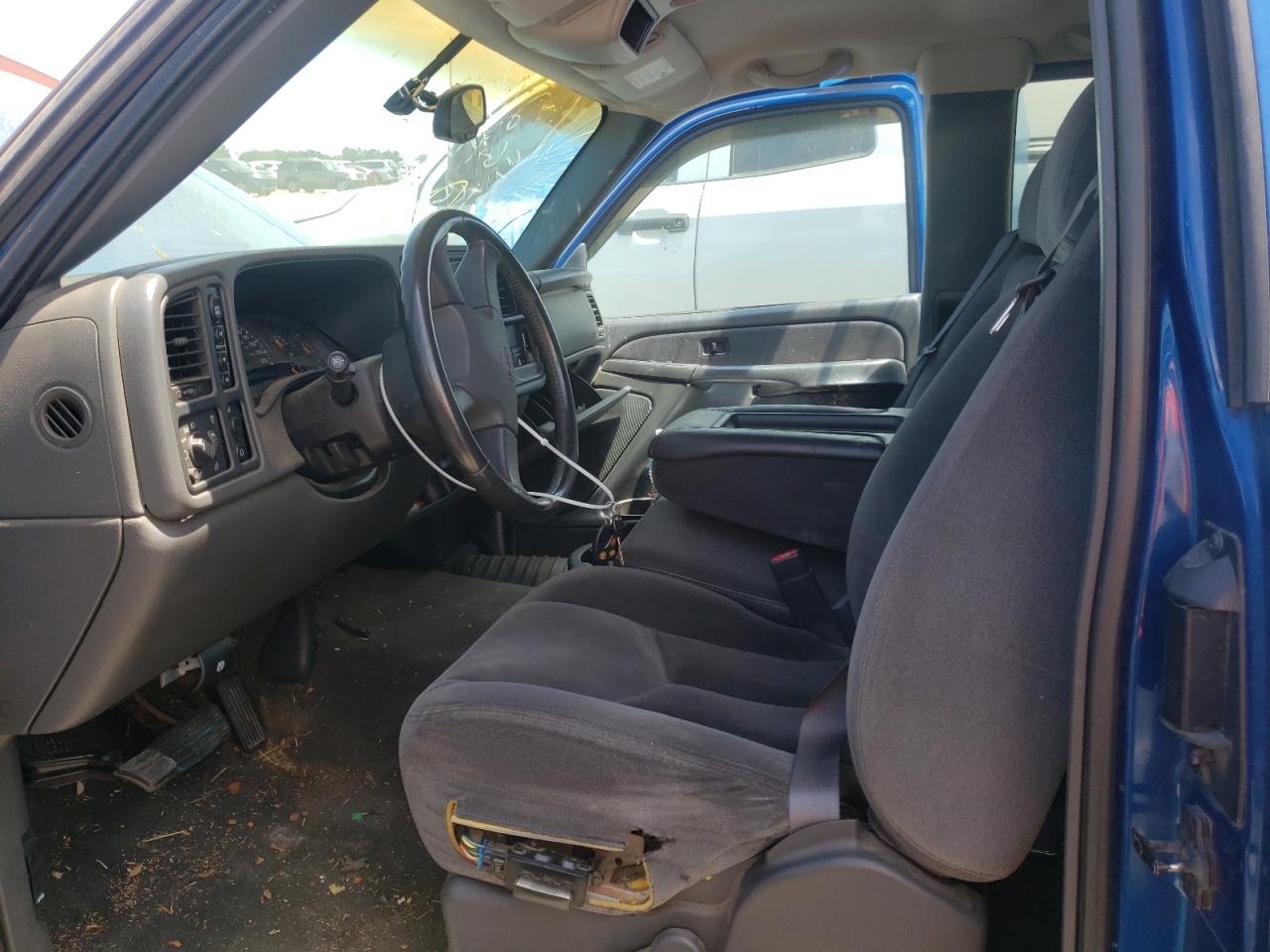 Photo 5 from auction – 2003 GMC NEW SIERRA with VIN 2GTEK19T531235084