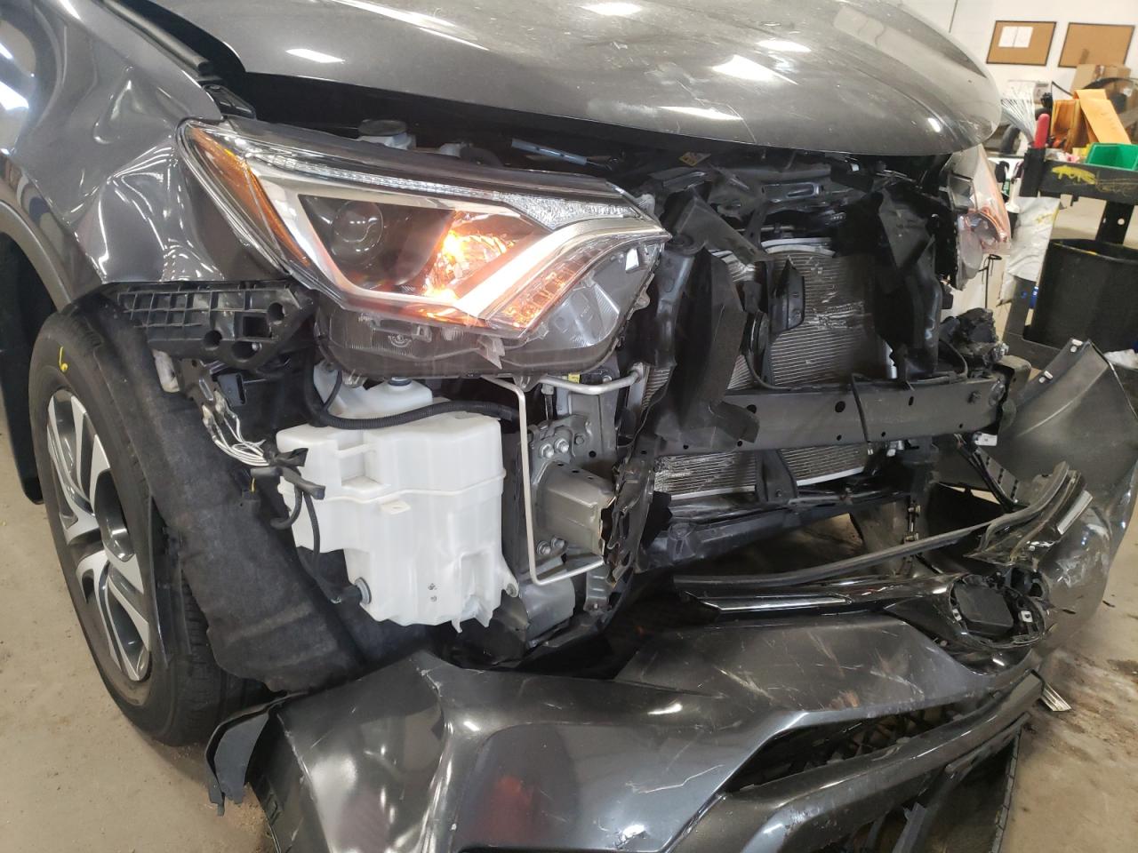 Photo 9 from auction – 2018 TOYOTA RAV4 LE with VIN JTMBFREV9JJ258027
