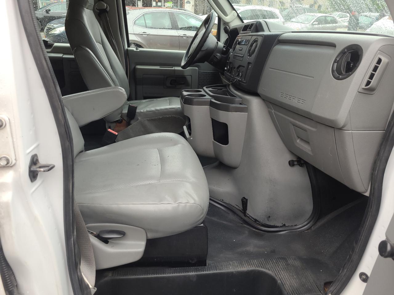 Photo 5 from auction – 2012 FORD ECONOLINE with VIN 1FBSS3BL1CDB17518