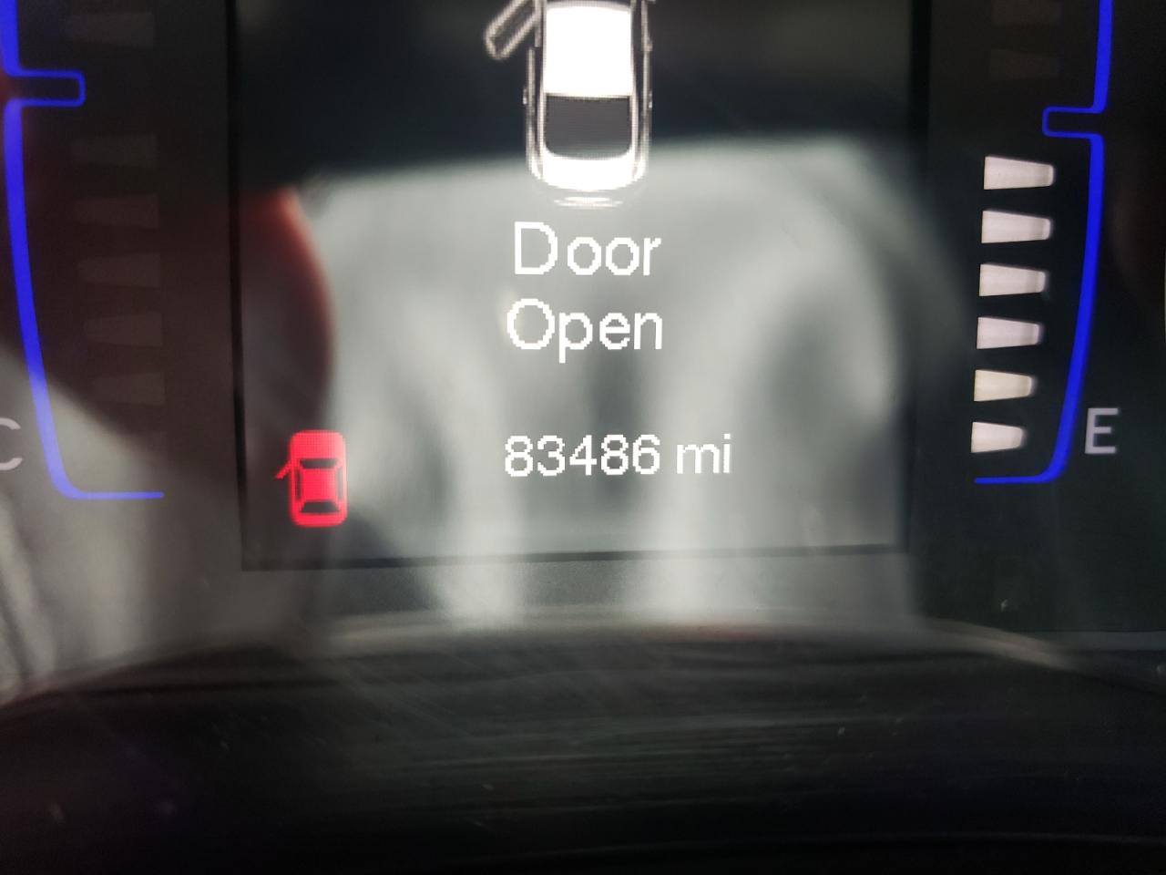 Photo 8 from auction – 2015 CHRYSLER 200 LIMITE with VIN 1C3CCCAB9FN753192