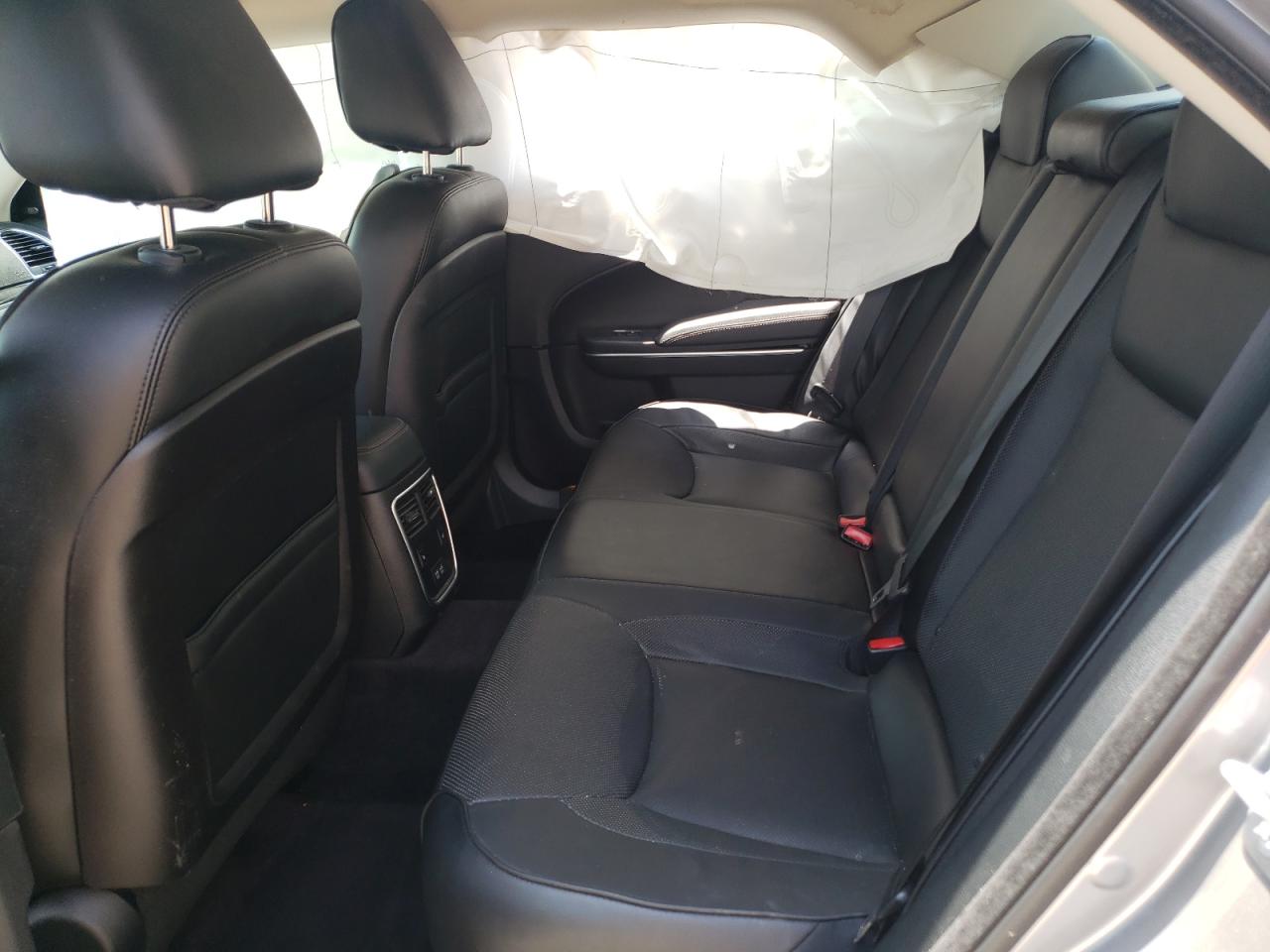 Photo 6 from auction – 2018 CHRYSLER 300 LIMITE with VIN 2C3CCAEG0JH267124