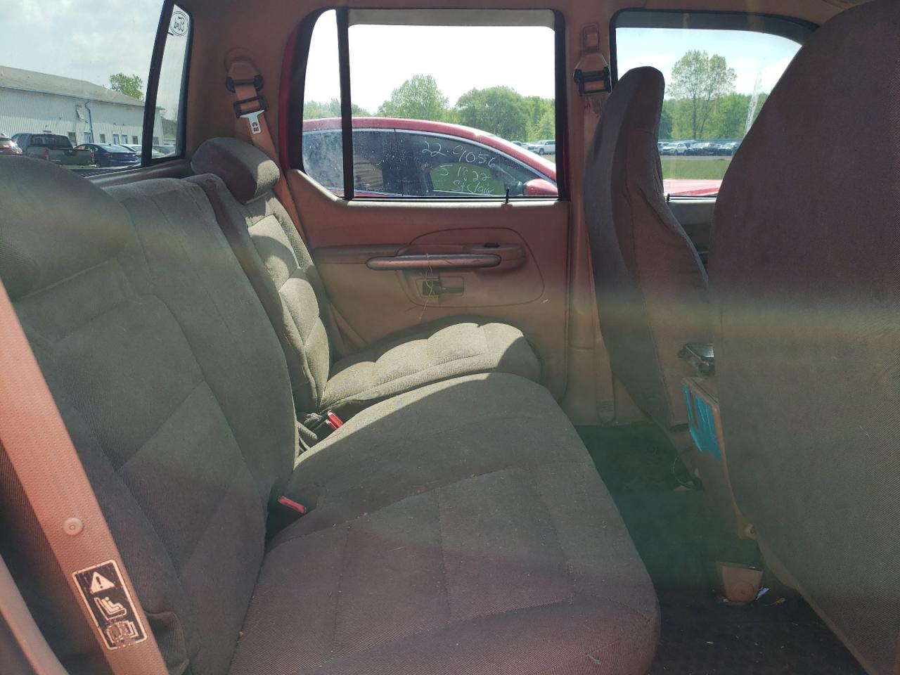 Photo 6 from auction – 2001 FORD EXPLORER S with VIN 1FMZU77E21UB95997