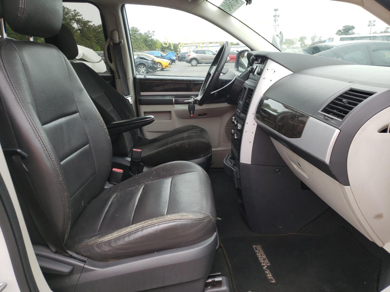 Photo 5 from auction – 2010 DODGE GRAND CARA with VIN 2D4RN5D17AR444253