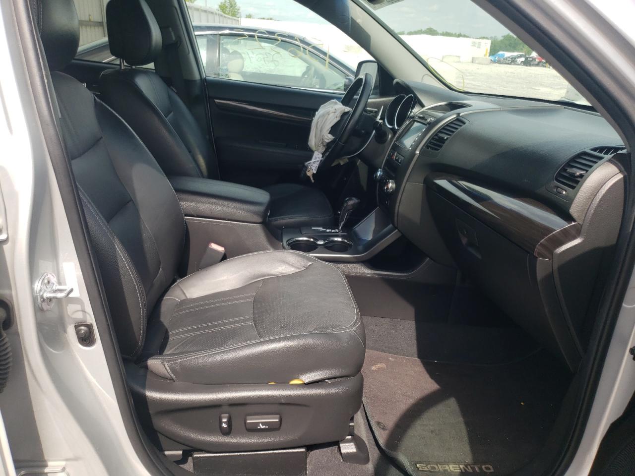 Photo 5 from auction – 2012 KIA SORENTO EX with VIN 5XYKU4A29CG187595