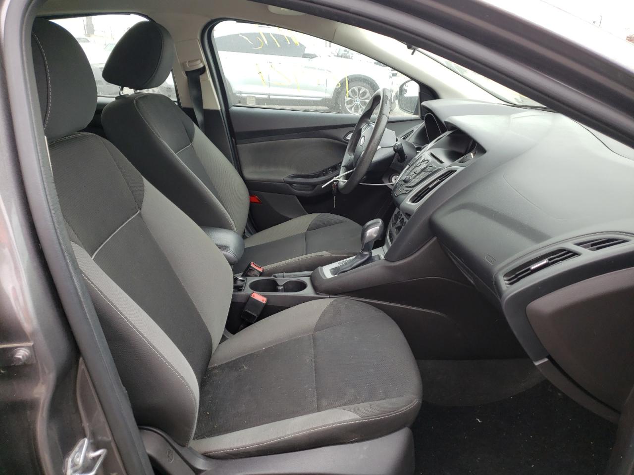 Photo 5 from auction – 2014 FORD FOCUS SE with VIN 1FADP3K21EL264529