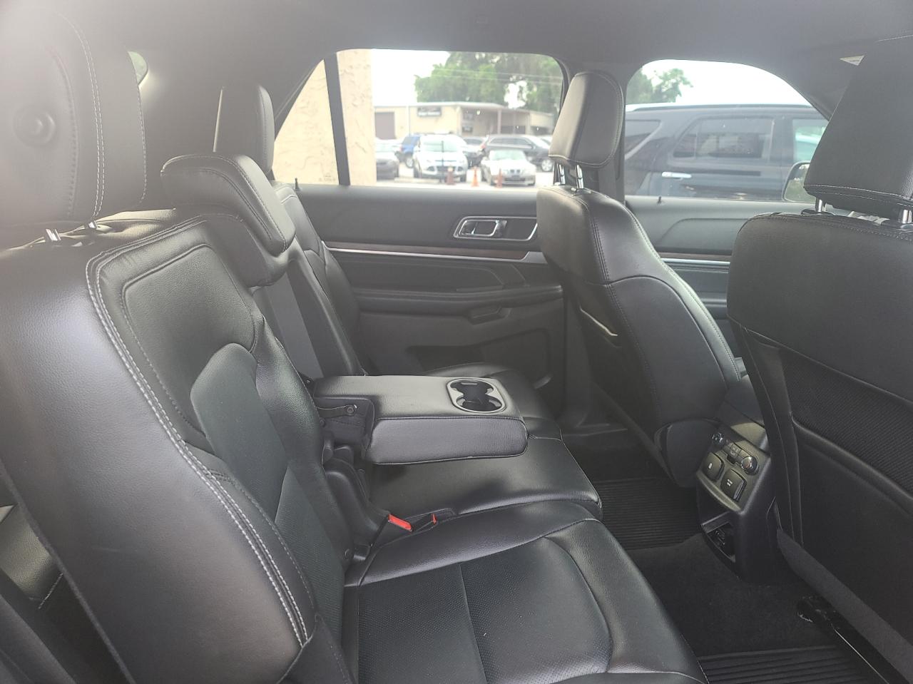 Photo 6 from auction – 2018 FORD EXPLORER L with VIN 1FM5K7F84JGB45875