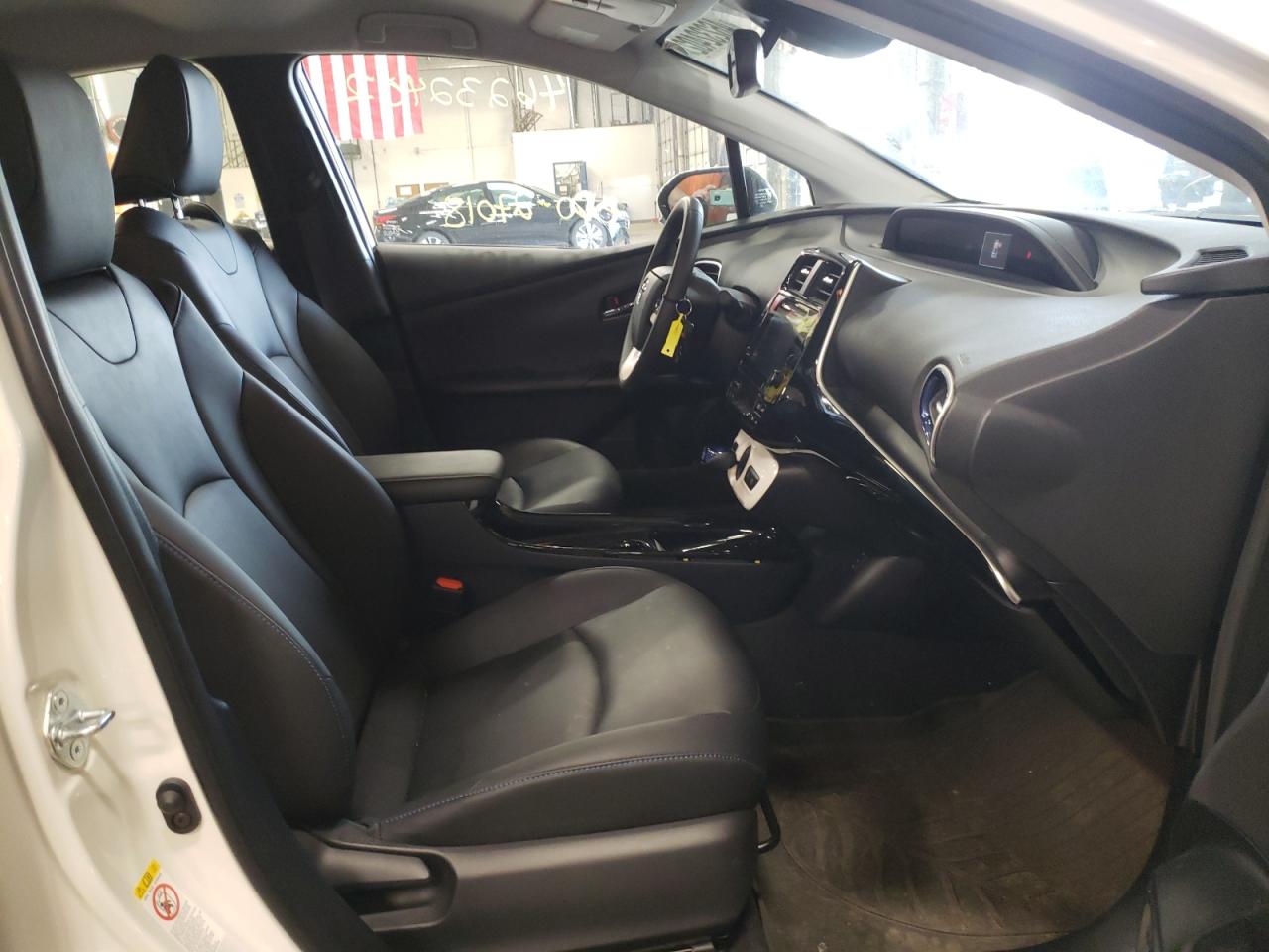 Photo 5 from auction – 2017 TOYOTA PRIUS with VIN JTDKARFU2H3047903