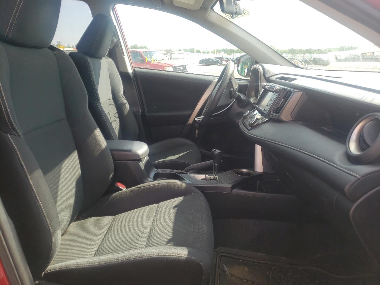 Photo 5 from auction – 2015 TOYOTA RAV4 XLE with VIN 2T3RFREV4FW316441