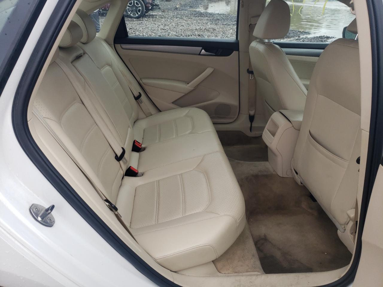 Photo 6 from auction – 2013 VOLKSWAGEN PASSAT S with VIN 1VWAP7A32DC133359