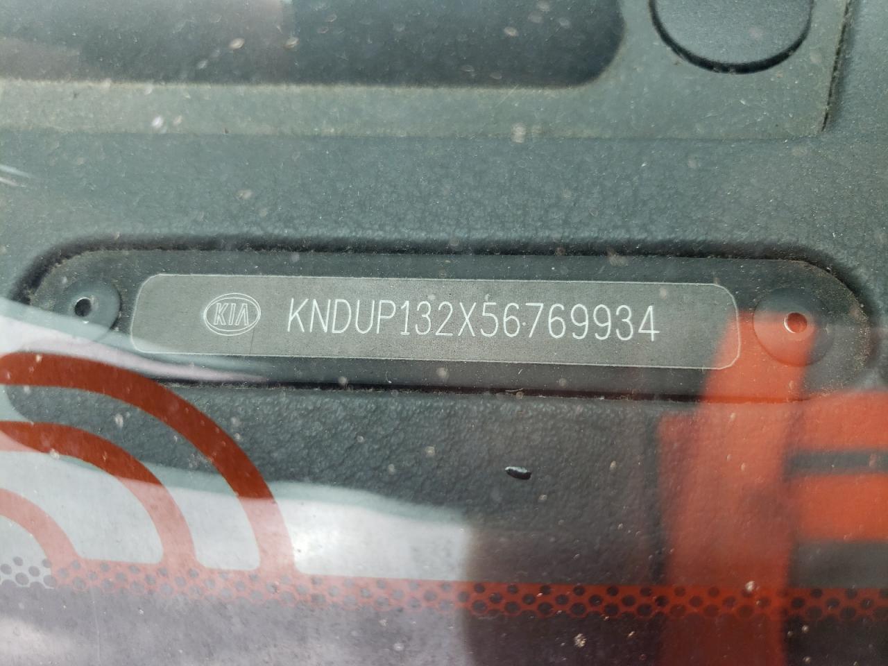 Photo 10 from auction – 2005 KIA SEDONA EX with VIN KNDUP132X56769934
