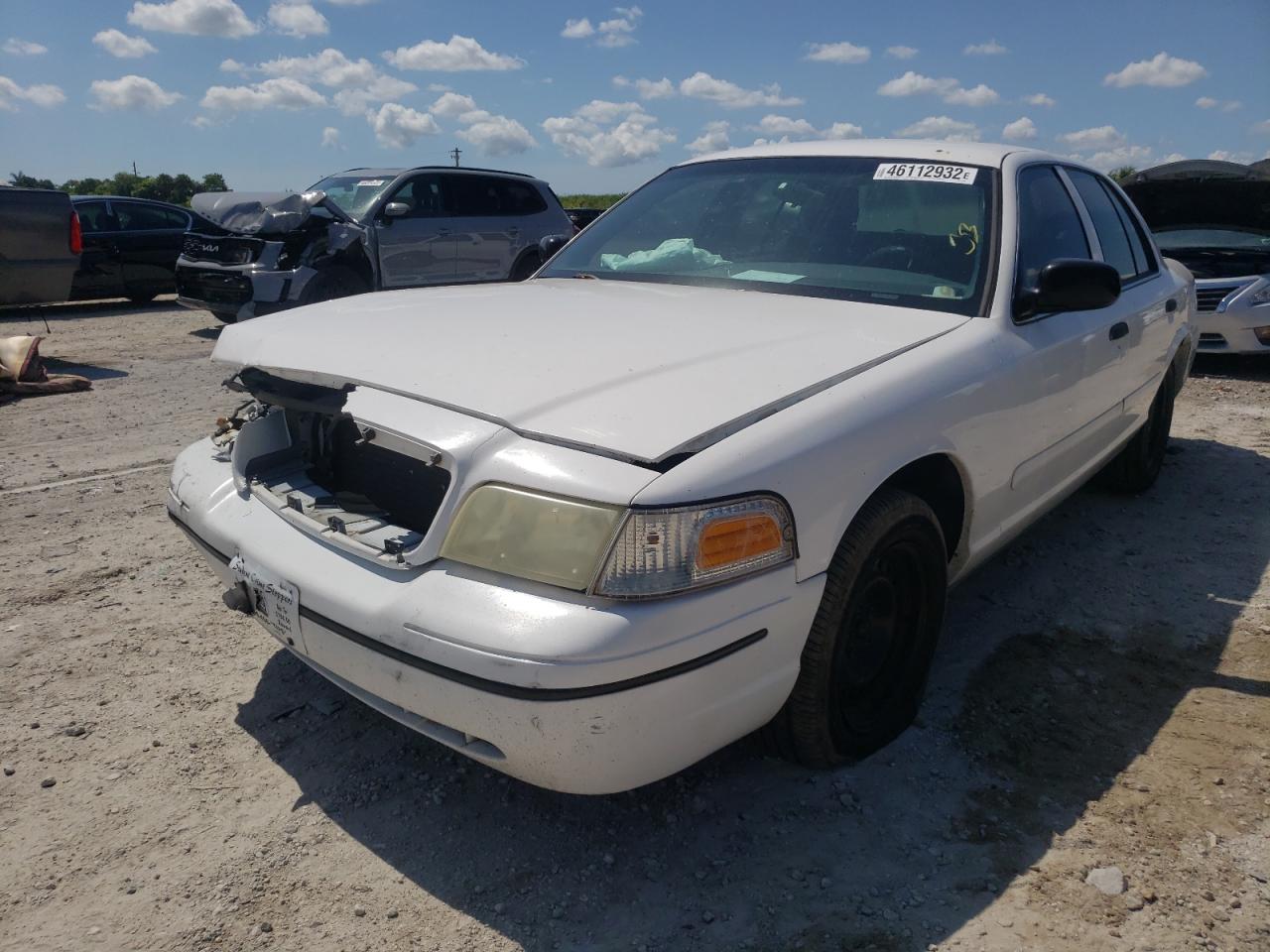 Photo 2 from auction – 2000 FORD CROWN VICT with VIN 2FAFP71W3YX107239