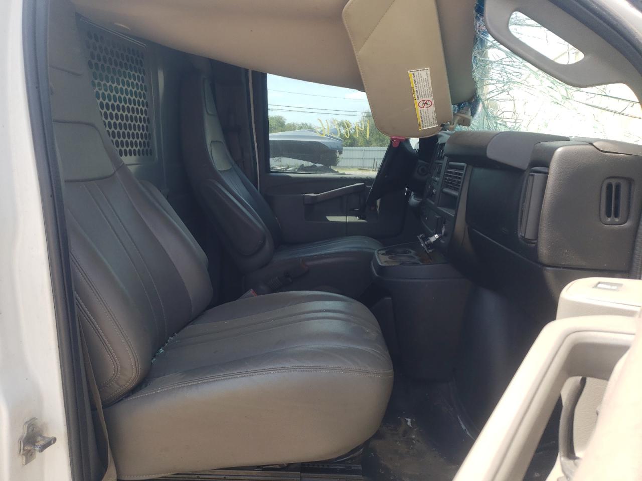 Photo 5 from auction – 2017 CHEVROLET EXPRESS G2 with VIN 1GCWGBFFXH1113201