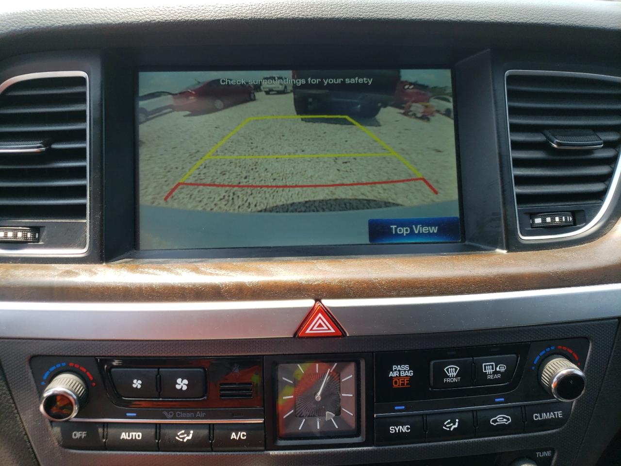 Photo 9 from auction – 2015 HYUNDAI GENESIS 5. with VIN KMHGN4JFXFU091995