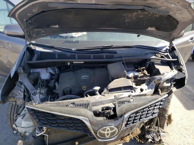 Photo 7 from auction – 2018 TOYOTA SIENNA SE with VIN 5TDXZ3DC1JS940459