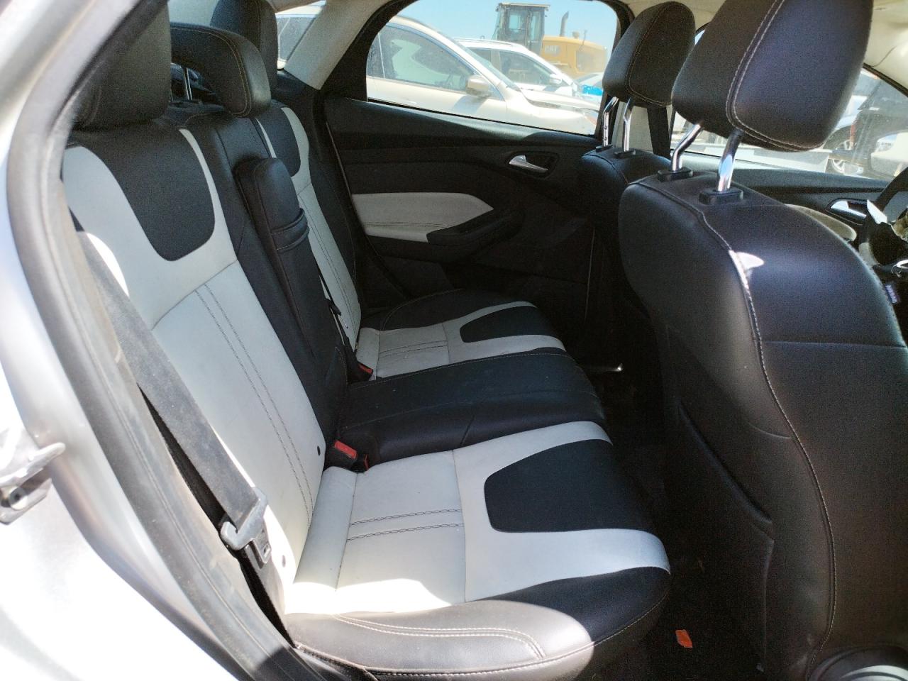 Photo 18 from auction – 2012 FORD FOCUS SEL with VIN 1FAHP3H23CL321156