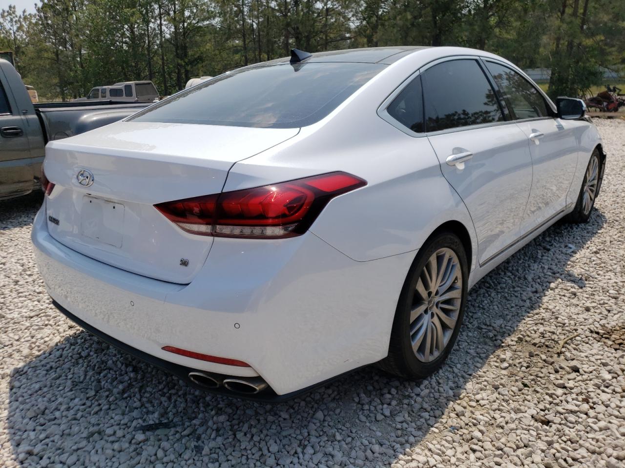 Photo 4 from auction – 2015 HYUNDAI GENESIS 5. with VIN KMHGN4JFXFU091995