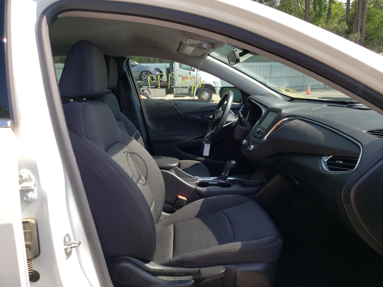 Photo 5 from auction – 2018 CHEVROLET MALIBU LT with VIN 1G1ZD5ST7JF108784
