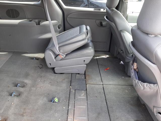 Photo 6 from auction – 2005 CHRYSLER TOWN & COU with VIN 2C4GP54L55R184537