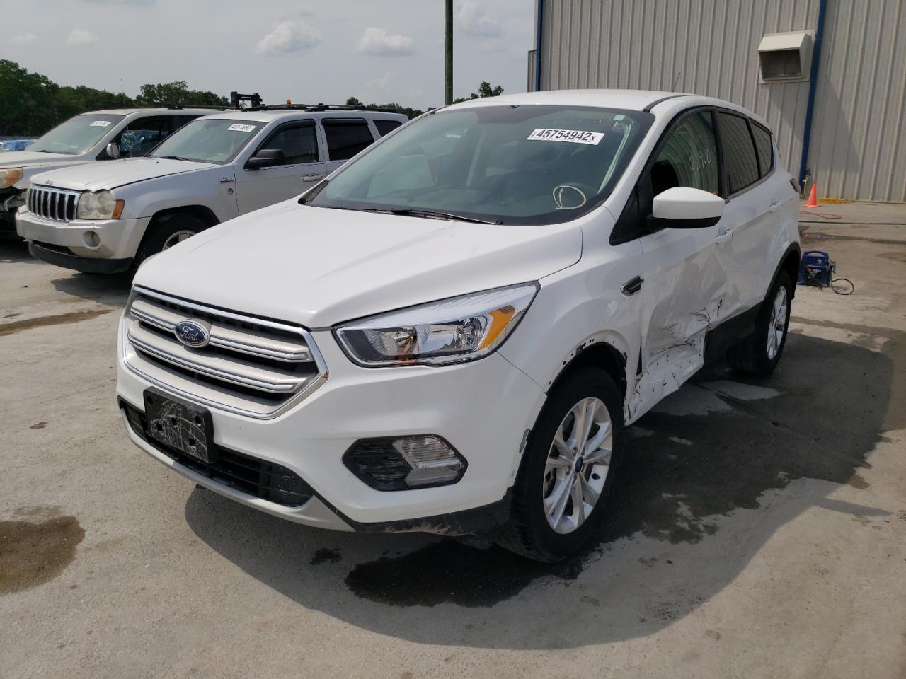 Photo 2 from auction – 2019 FORD ESCAPE SE with VIN 1FMCU9GDXKUB63356
