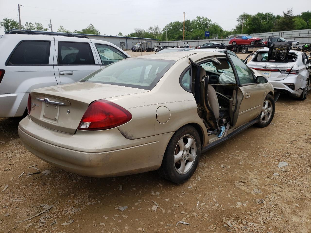 Photo 4 from auction – 2001 FORD TAURUS SE with VIN 1FAFP53271G248485