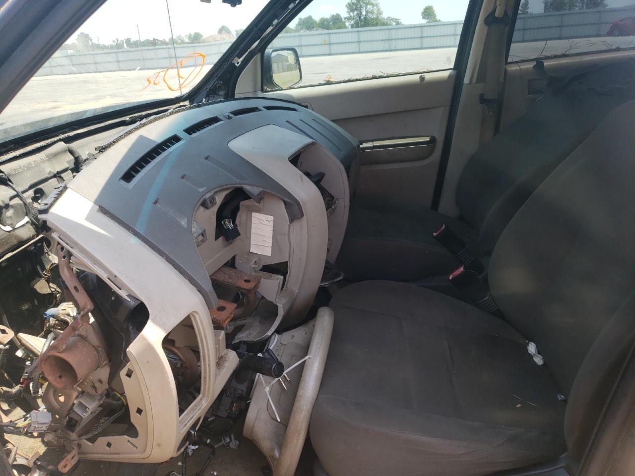Photo 5 from auction – 2012 FORD ESCAPE XLS with VIN 1FMCU0C70CKA72315