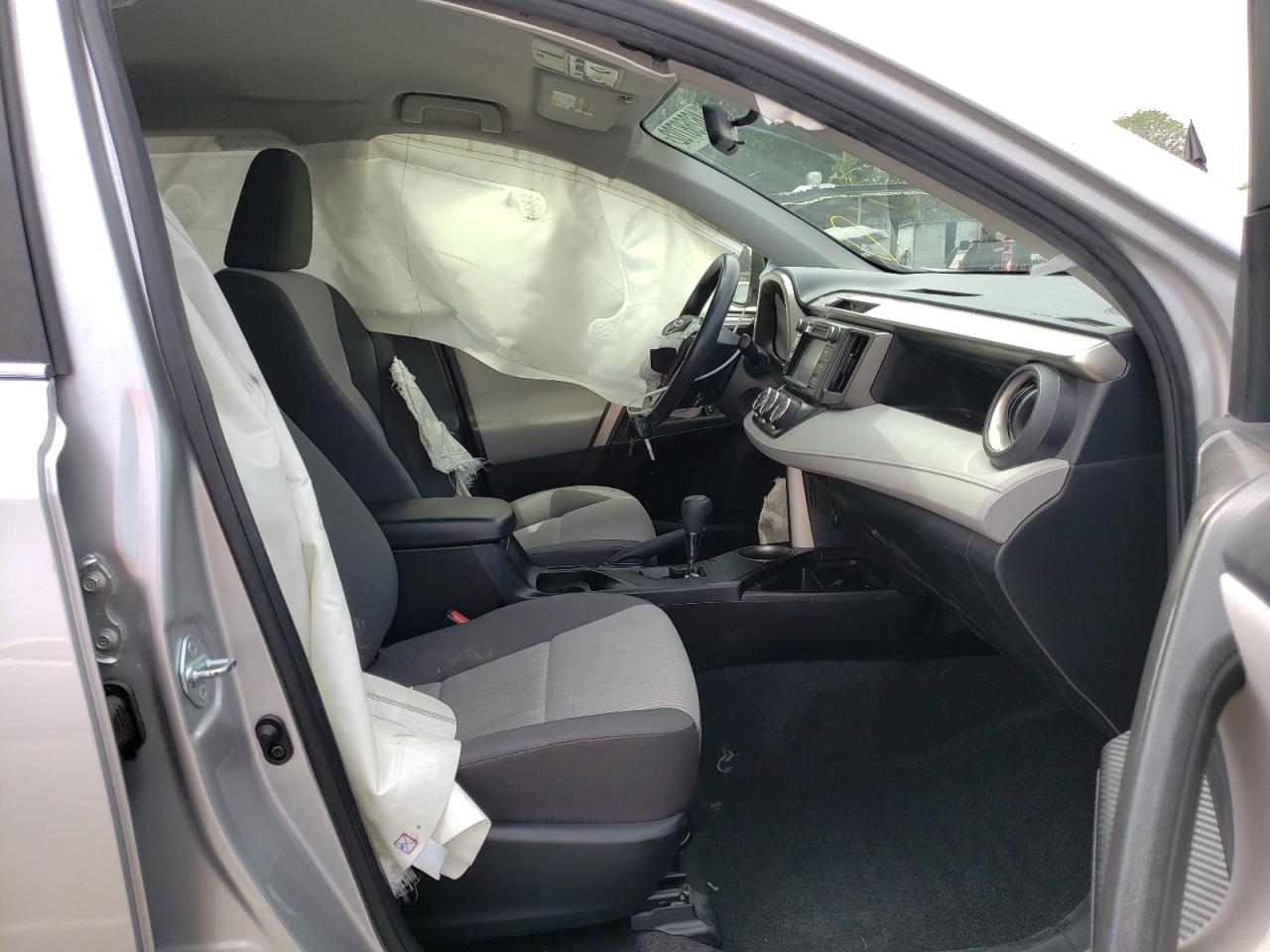Photo 5 from auction – 2015 TOYOTA RAV4 LE with VIN JTMZFREV8FJ033202