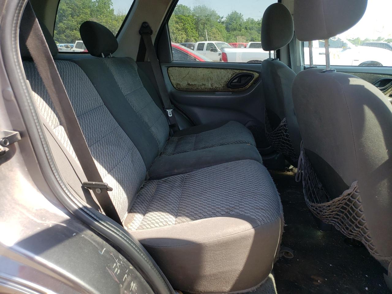 Photo 6 from auction – 2003 FORD ESCAPE XLT with VIN 1FMYU93183KB58882