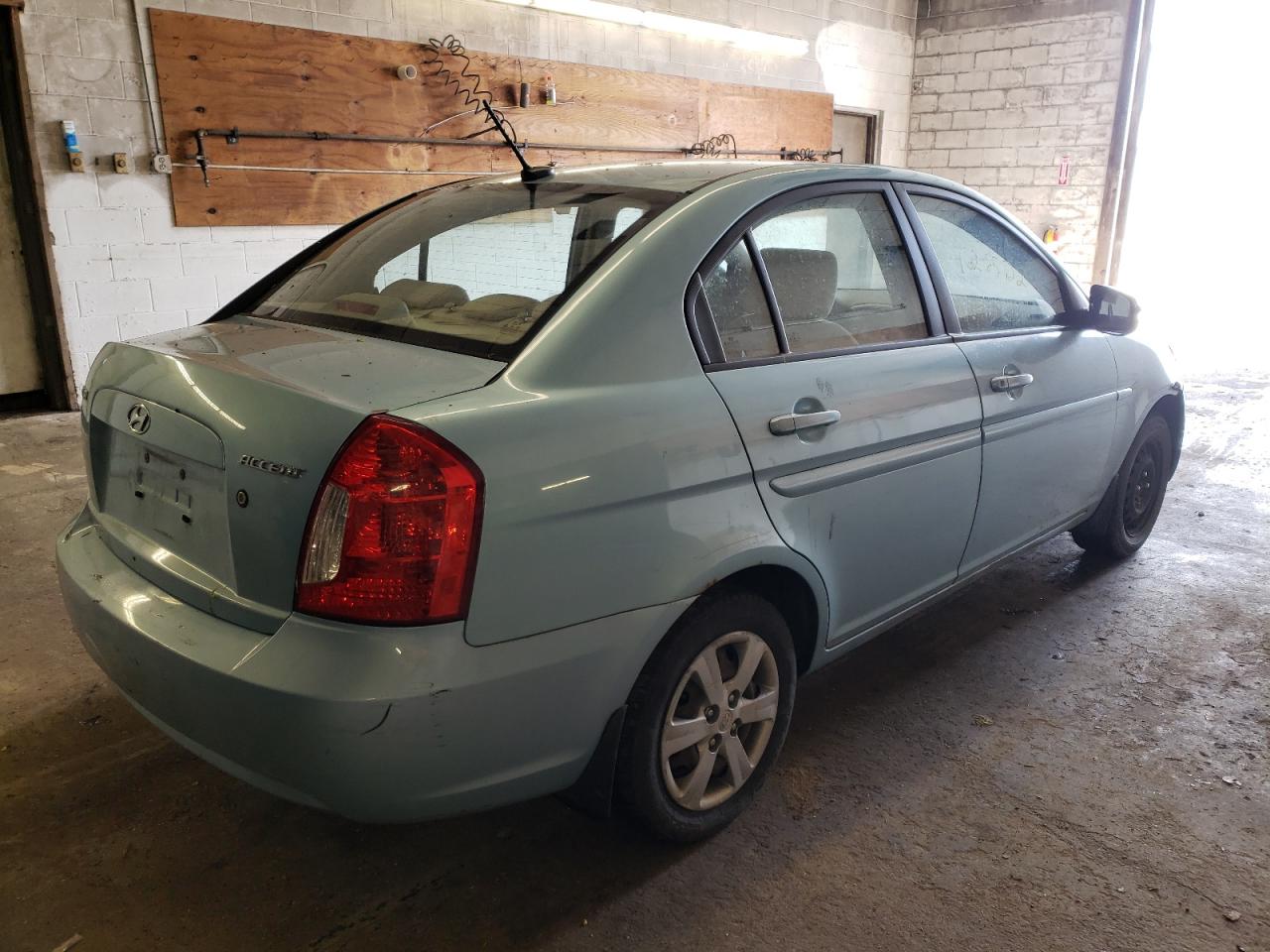 Photo 4 from auction – 2010 HYUNDAI ACCENT GLS with VIN KMHCN4AC0AU475555